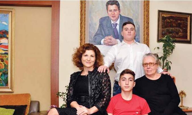 Kozeta , nëna e Sokol Olldashit fjalë  prekëse për të  birin që  i mungon…