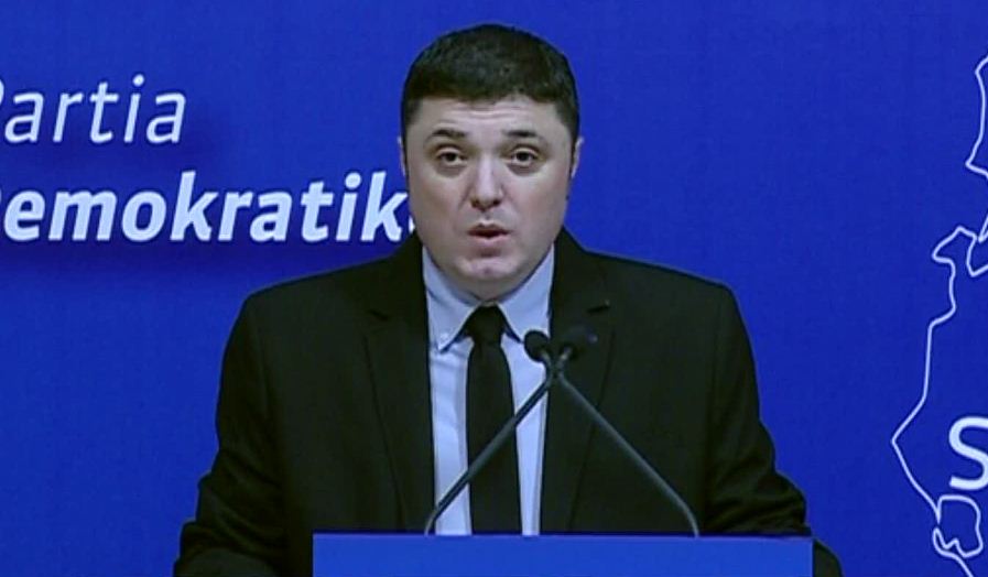 Ndihmoni njerezit,lerini pushtetaret te zhgerryhen ne propagande.