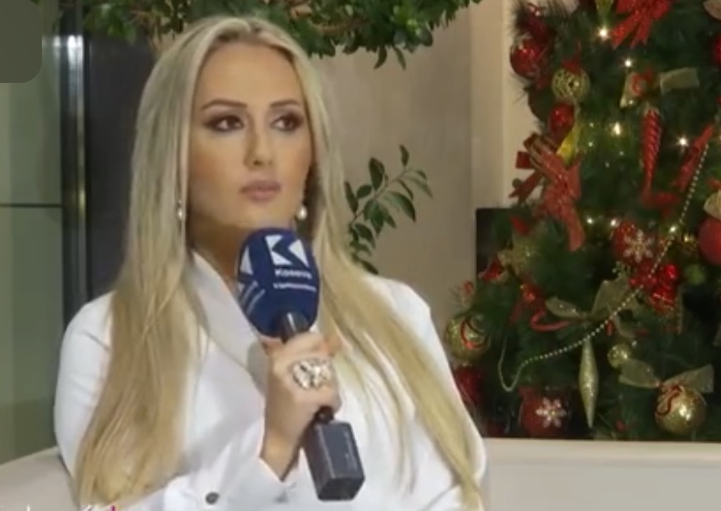 Njihuni me Lorenen, bukuroshen e Genes /Kanë një  dekadë  bashkë