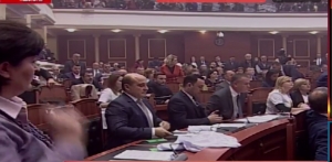 Edi Rama ka vetëm 69 vota, i dalin kundër edhe deputetët e vet