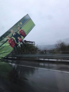 FOTO/Edhe reklamat e kompanive te sigurimit, te rrezuara