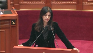 Arsyeja që e bën Jozefina Topallin të përlotet live…