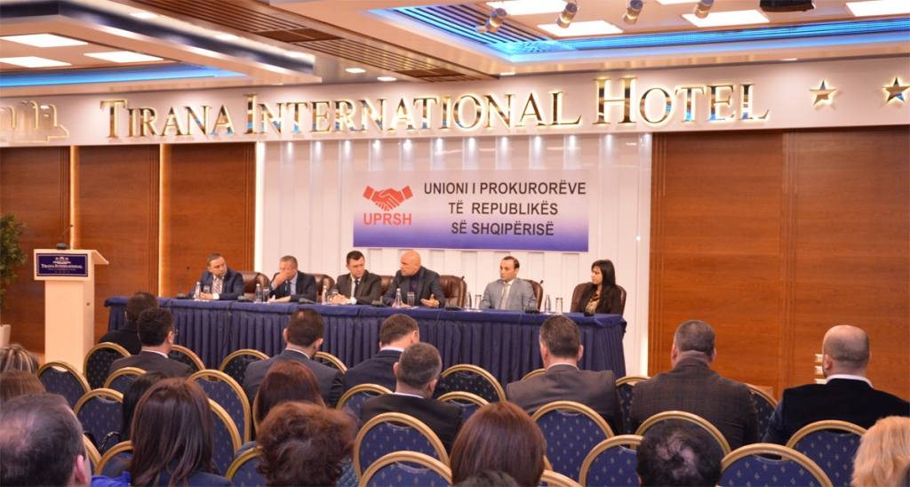 Prokurorët nuk paguajnë ujin/ Kërkohet kontrata për secilin