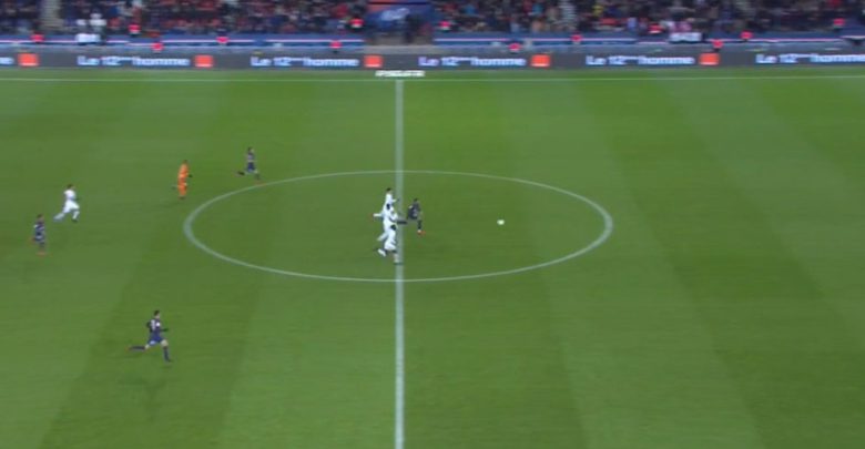 Tre mbrojtës i vihen pas por nuk e ndalojnë, Mbappe shënon gol të bukur
