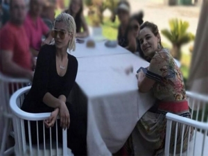 Monika Kryemadhi, një frymëzim për k**vat, e jo për femrën shqiptare që është dinjitoze. Ku gabon kushurira Bebe Rexha