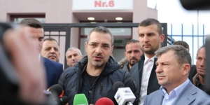 Denoncimi/ Tahiri-Dako 4 orë takim kokë më kokë
