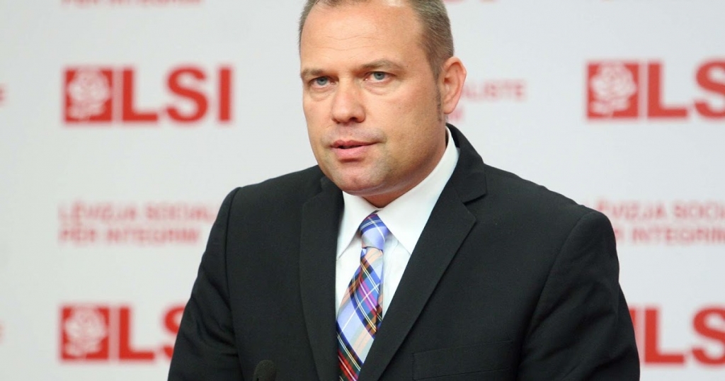 Ish-ministri: Në burg kushdo që i dha urdhër Gardës të bllokonte Berishën!