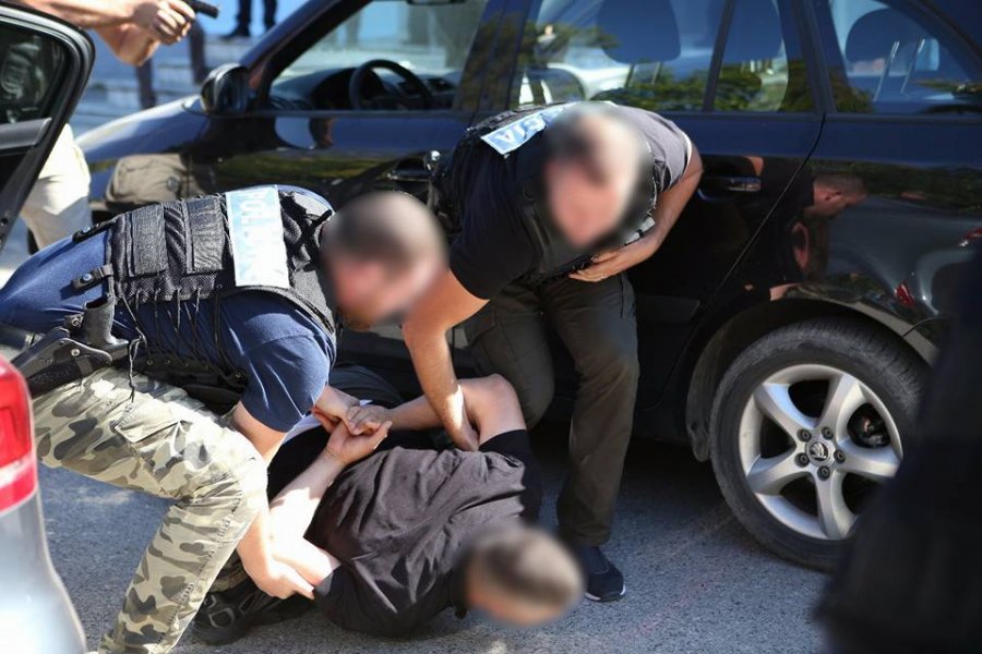 Arrestohet i shumë kërkuari nga Burreli, kreu i një grupi kriminal
