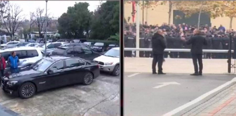 Momentet e fundit para protestës, çfarë po ndodh në shesh dhe selitë e partive