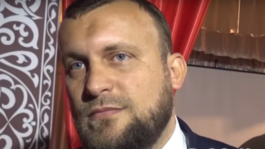 Flet imami Klodian Zaimaj, që u ndalua nga Malajzia për terrorizëm