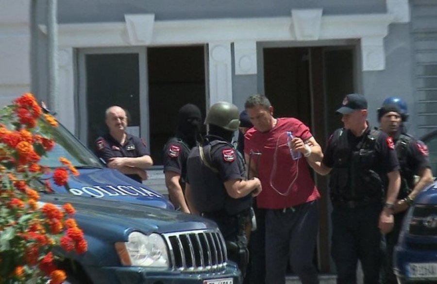 Atentati, si i pikasi Ardian Çapja autorët dhe u shpëtoi sërish plumbave