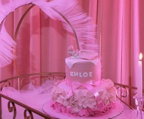 “Baby shower-i” magjik i Zajmina Vasjarit, këngëtarja sapo na zbuloi emrin e fëmijës (FOTO)