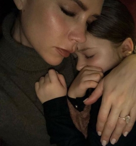 Victoria Beckham na tregon magjinë e Krishtlindjeve brenda shtëpisë së saj