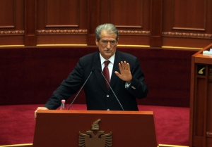 Berisha: Përmbytet arkivi i Ministrisë së Kulturës, thahen me tharëse flokësh…