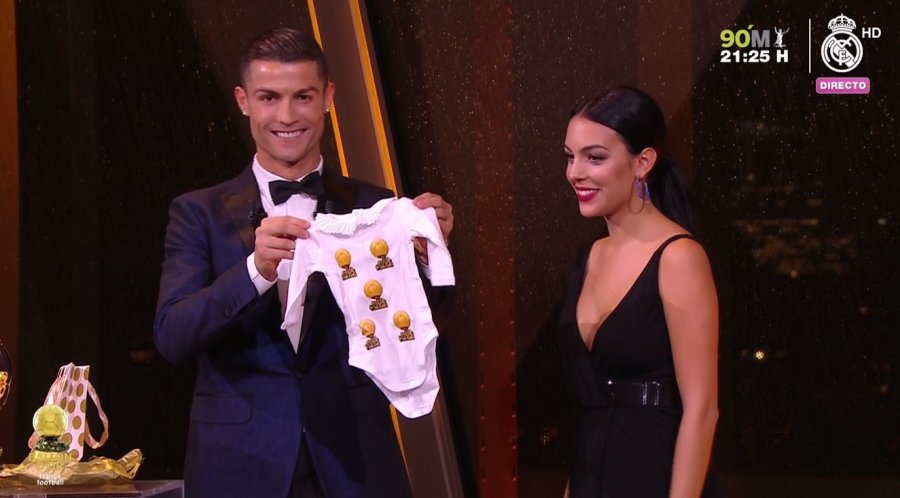 ‘France Football’ veç Topit të Artë i bëri një dhuratë speciale Ronaldos për vajzën e porsalindur