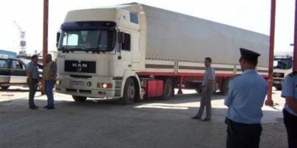 Kapja e 2 kg heroinë në Durrës, identifikohet drejtuesi i kamionit