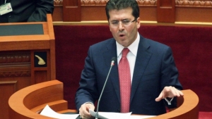 Kush i dërgon zemër në telefon, ish Ministrit Fatmir Mediu?!