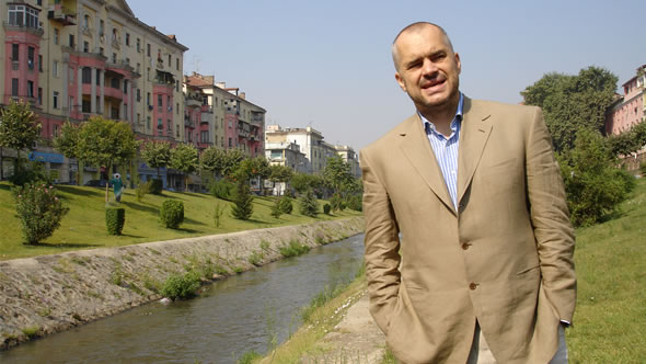 VIDEO/ Çfarë thoshte Edi Rama për përmbytjen e 2010 dhe si reagon sot…