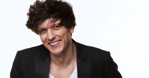 Këngëtari shqiptar nuk “mposhtet”/Përsëri në Sanremo 2018 për të fituar vëndin e parë