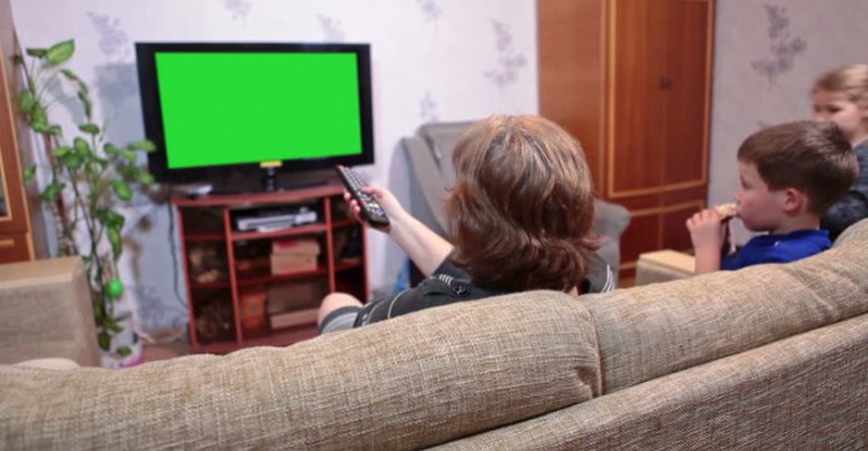Jeni pa plane?! LISTA me filmat që mund t’i shihni si familje