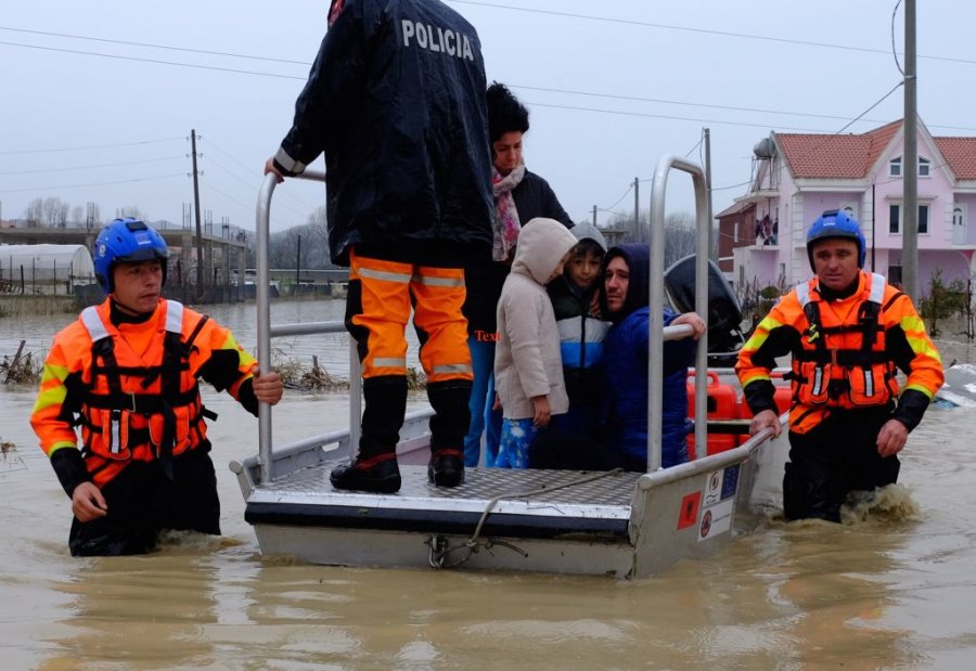 Katastrofë! Pamje dramatike nga autostrada dhe Fushë-Kruja