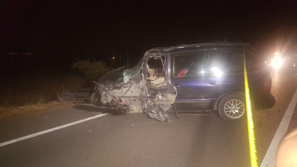 Përplasen dy automjete, një i plagosur