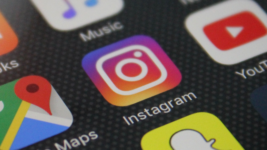 Më e reja nga Instagram/ Mund të ruani historitë e preferuara