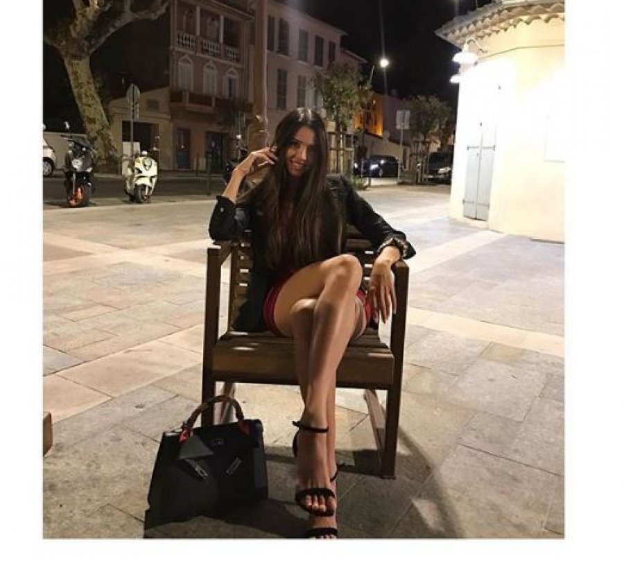 Kjo ruse po çmend njerëzit me këmbët e saj të gjata