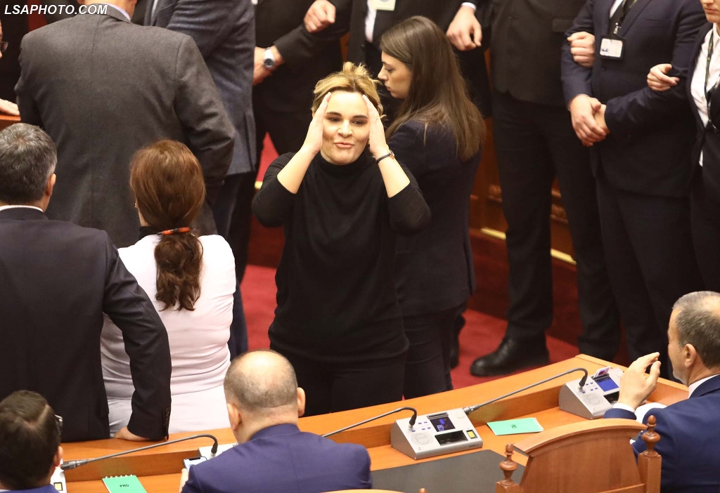 E gjuajti me këpucë 120 mijë lekëshe, Kryemadhi