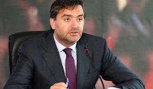 Ministri Klosi: Ka njerëz të papërgjegjshëm, kanalet i kanë mbushur me plehra