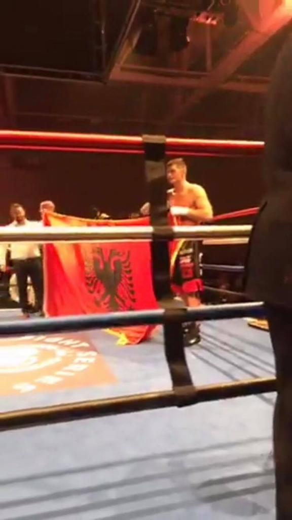 Kristian Prenga shpallet kampion bote ne kickbox