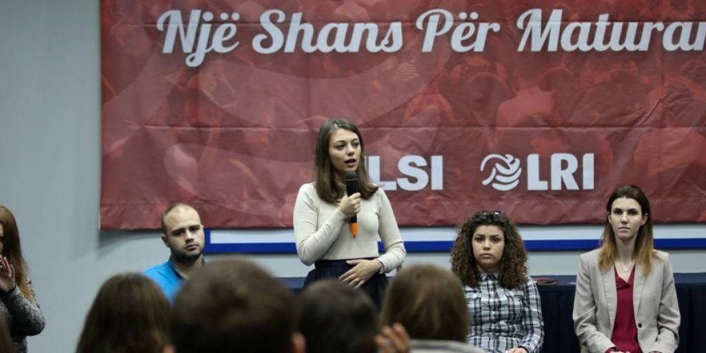 Po ndodh tani/ Mijëra anëtarë të LRI afër Kuvendit. Ja si po e presin orën 09.30