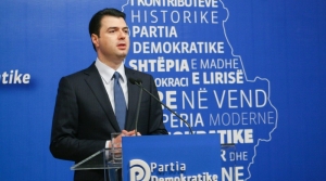 Qytetarët kryqëzojnë Bashën: Tradhtar, nuk ke lidhje me PD-në