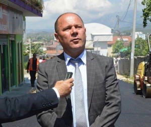 I trokasin në derën e vilës , Xhelal Mziu nuk i përgjigjet policisë