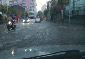 Pamje te frikshme, mund të ketë edhe viktima. Asnjë polic tek City Park