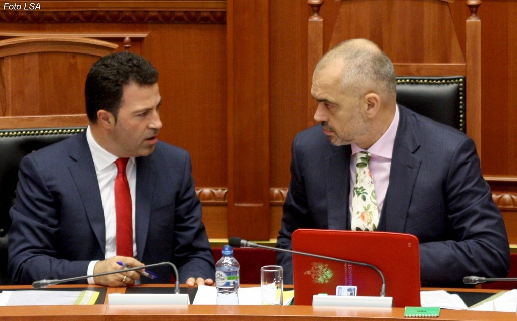 Deputeti i PD: 600 mln euro për palma, Peleshi: Mos u fut aty se të bëj copë