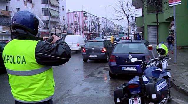 Situata deri në këto momente, Policia: Ja rrugët e pakalueshme