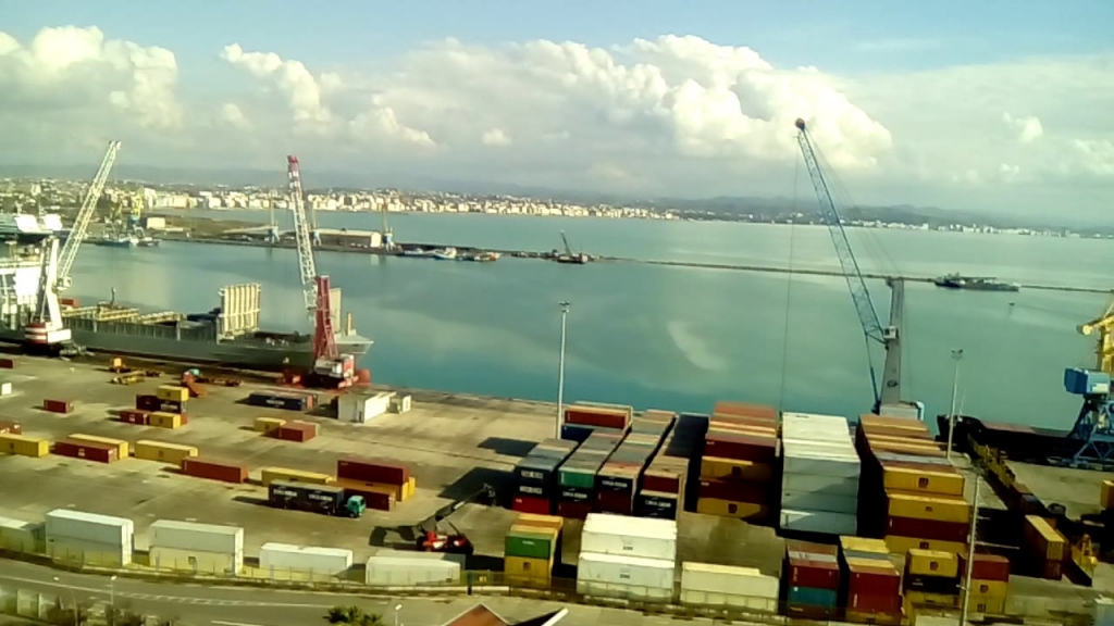 Vonesa në skanerin e policisë, protestë në Portin e Durrësit