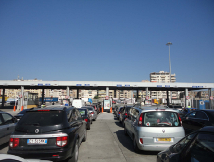 Festat e fundvitit/Fluks i madh levizjesh dhe makinash