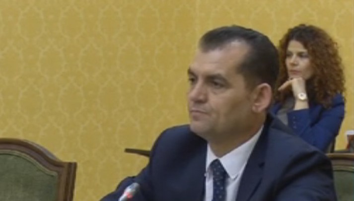Kandidati për kryeprokuror debaton ashpër me deputeten e PS: Arsyeja që nxorrët banale, çfarë…