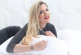 Rezarta Shkurta ndan me të gjithë foton më të bukur të jetës