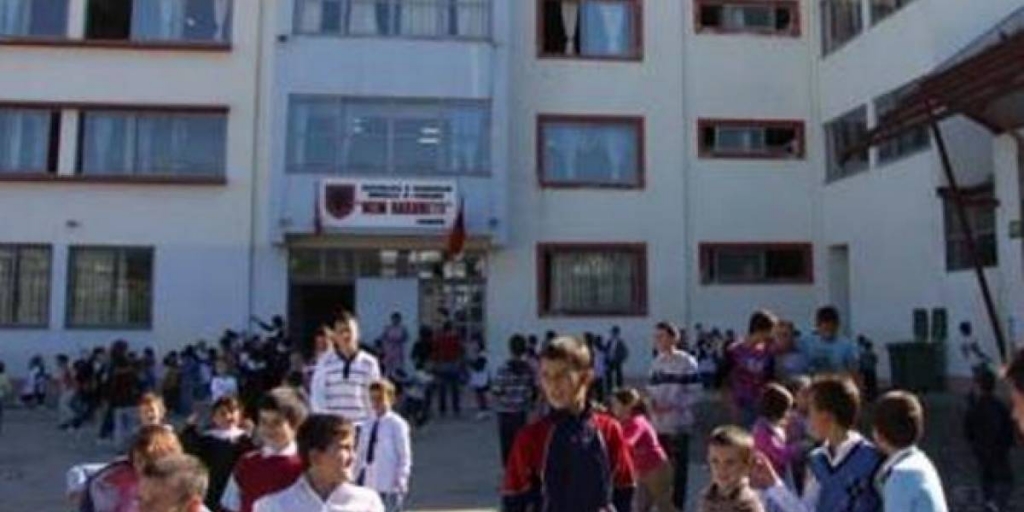 Përleshje e dhunshme mes gjimnazisteve të Durrësit