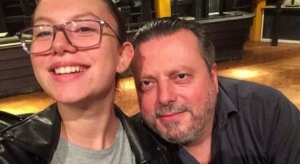 Dardha bie nën Dardhë…! Vajza e Stefi Priftit nën gjurmët e të atit!