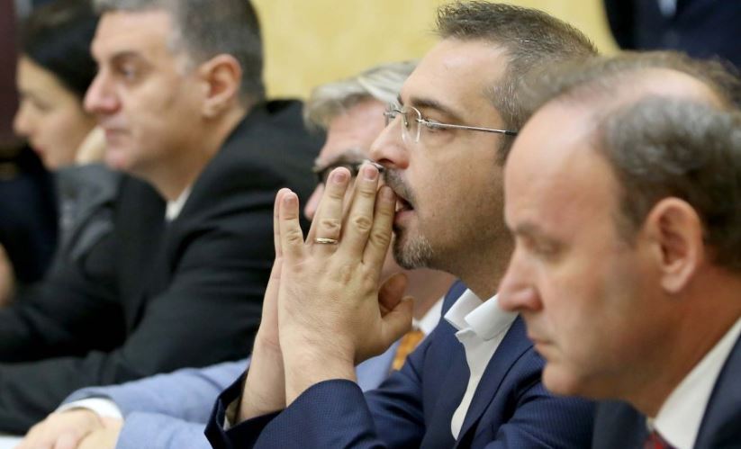 Krimet e Rënda i ndalojnë Saimir Tahirit të dalë jashtë Shqipërisë për festat e fundvitit