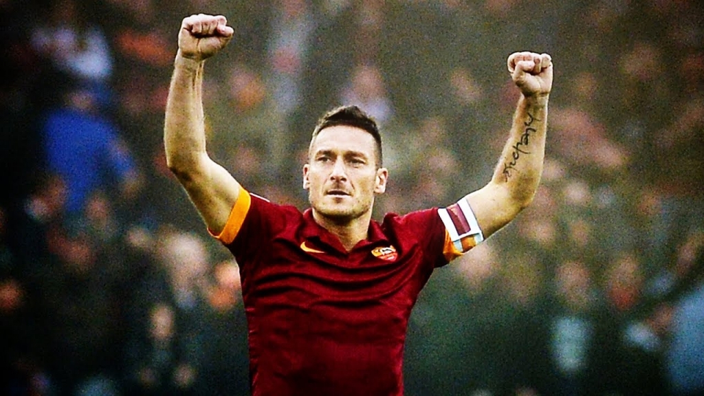 Gruaja e Totti-t puthet me një burrë tjetër. Shiko pamjet!