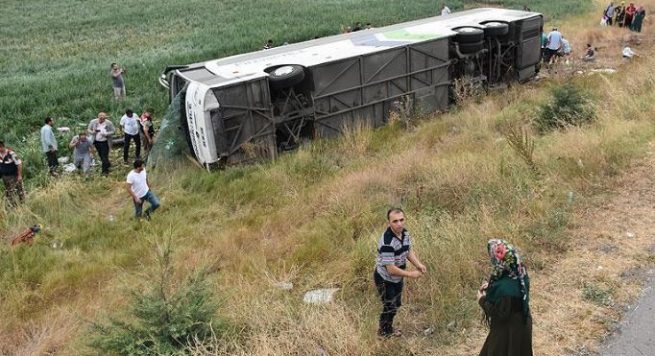 Rrëzohet autobusi, 12 viktima në aksidentin e ndodhur në Meksikë