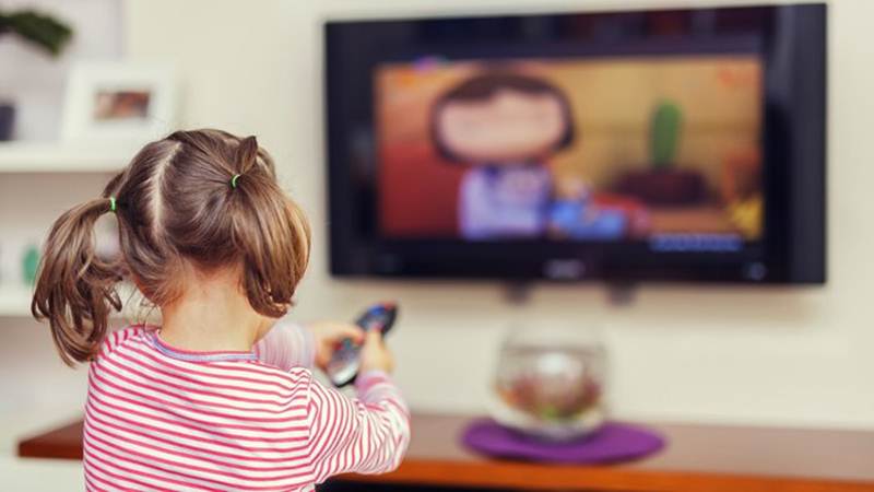 Shenjat që tregojnë se duhet të mbani fëmijët tuaj larg ekraneve