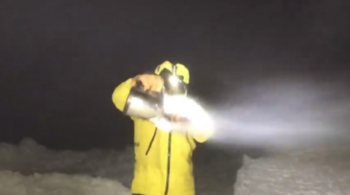 I ftohti ekstrem në Kanada, pamje që tregojnë se si ngrin menjëherë uji i nxehtë (VIDEO)