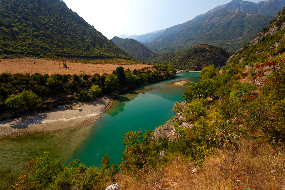 Vjosa fryhet frikshëm, nisin evakuimet në Fier e Vlorë