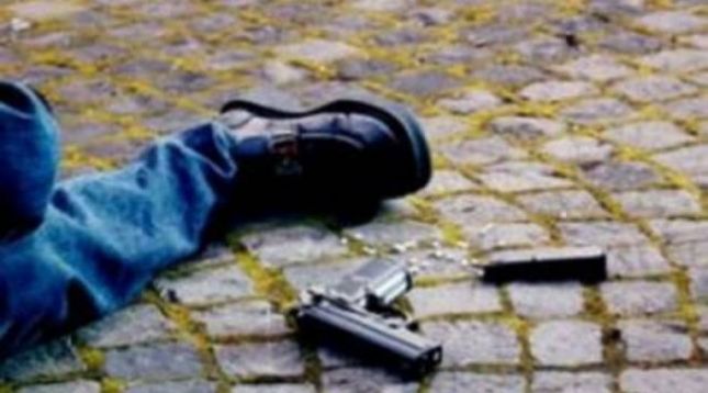Plumba ndaj punonjësit të policisë, i plagosuri në luftë me vdekjen…
